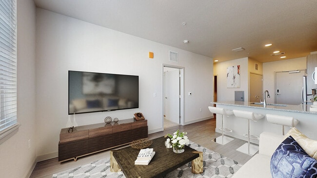 1/1, 660sf - Railside at Wadsworth Station