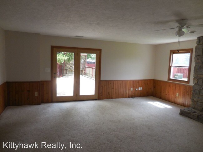 Building Photo - 4 br, 2.5 bath House - 1161 S Elm Street