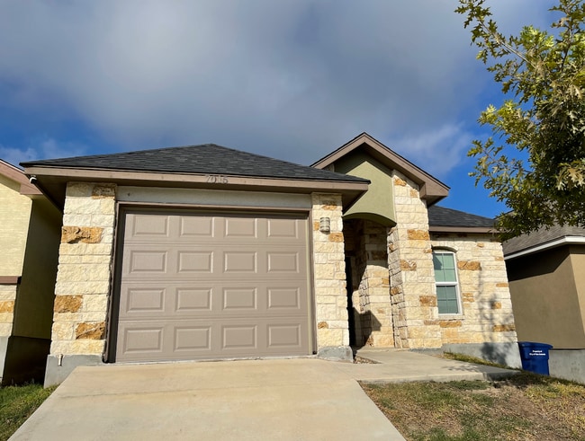 Building Photo - 7015 Hallie Ridge