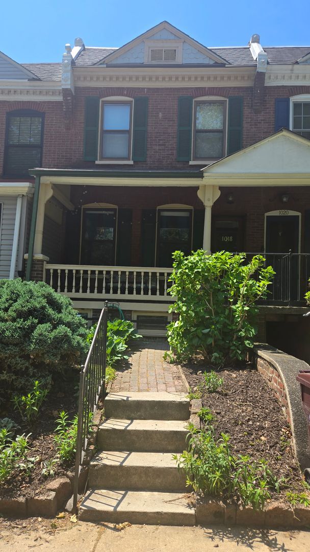 Foto del edificio - Charming and unique 3 bedroom, 3 bath townhome near Brandywine River and Zoo