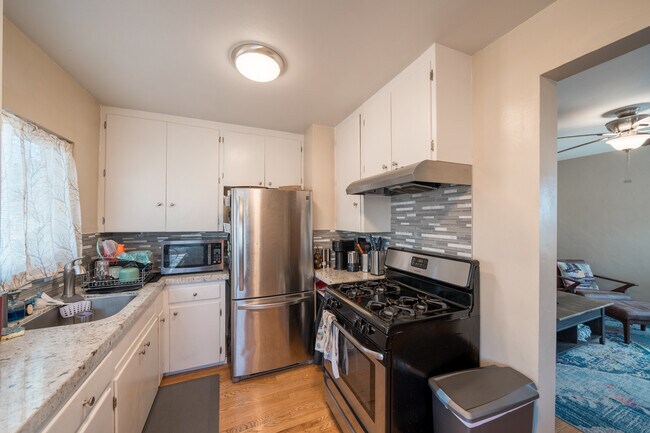 Building Photo - 1919 Ebers St