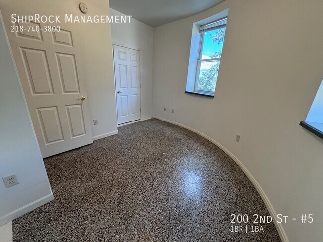 Building Photo - 200 2nd St