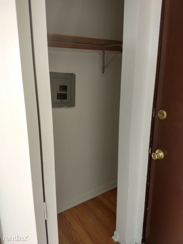 Foto del edificio - 1 br, 1 bath Apartment - 2522 N Southport Ave