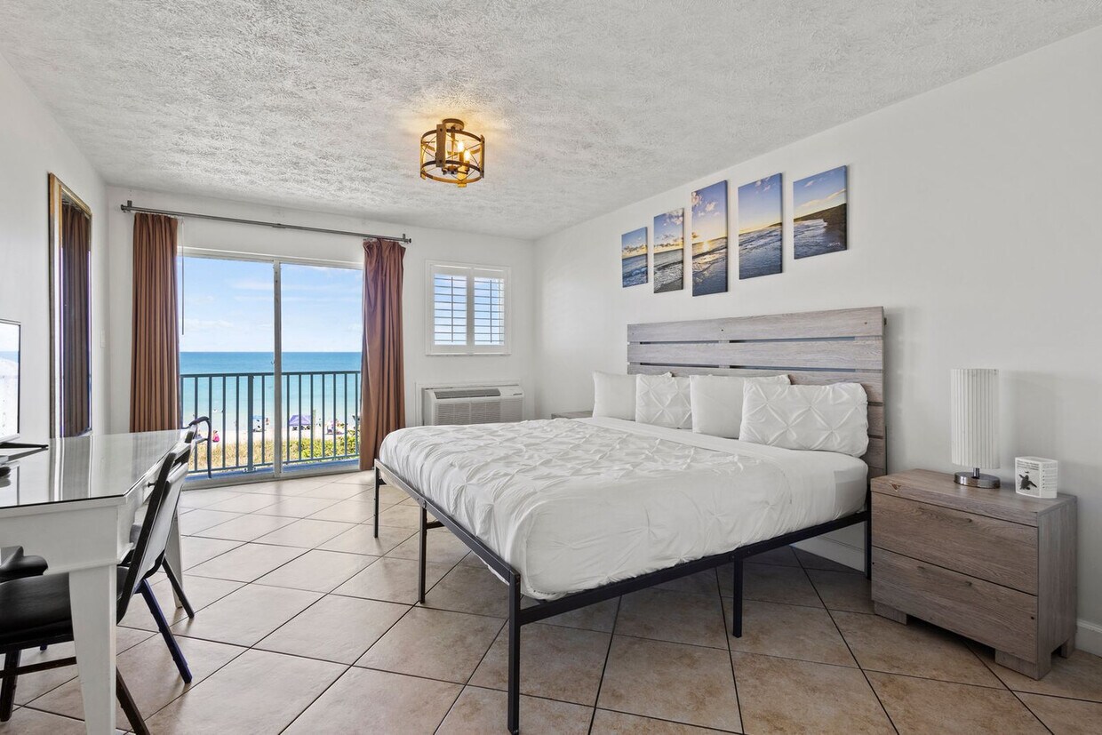 Primary Photo - 110 S Ocean Dr