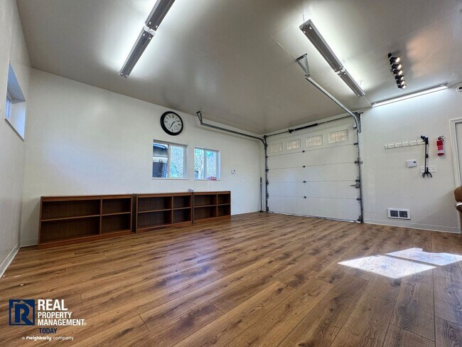 Building Photo - Secluded Studio Near the Water – Washer/Dryer Included!!