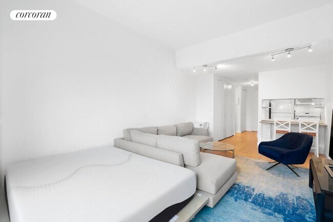 Foto del edificio - 393 W 49th St