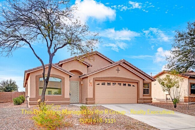 Foto del edificio - Freshly painted 4 bed, 2 bath