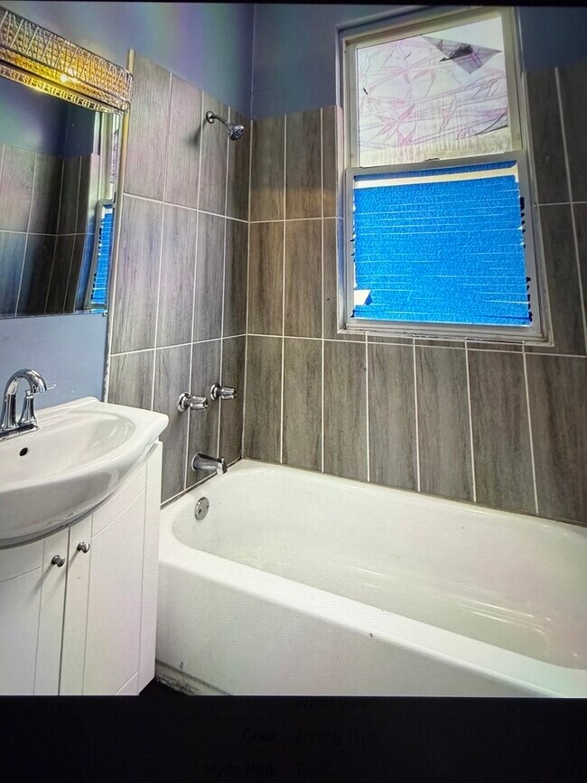 Foto del edificio - 5943 S Indiana Ave