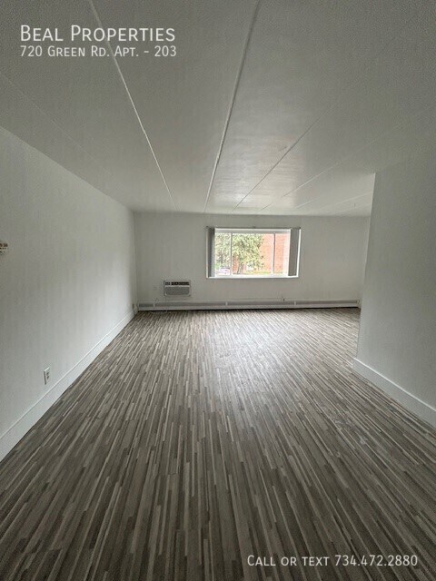 Foto del edificio - 720 Green Rd