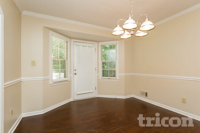 Foto del edificio - 329 Stratford Dr