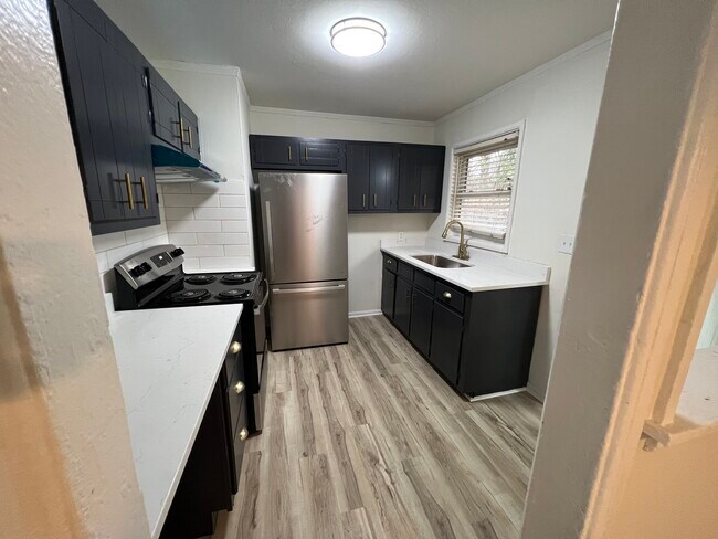 Foto del edificio - 2128 E 12th St