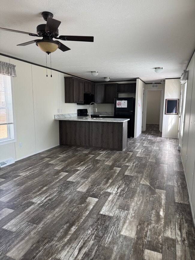 Building Photo - 7 Saratoga Dr