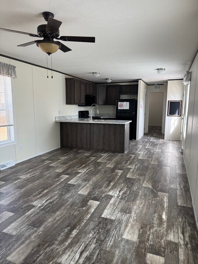 Foto del edificio - 7 Saratoga Dr