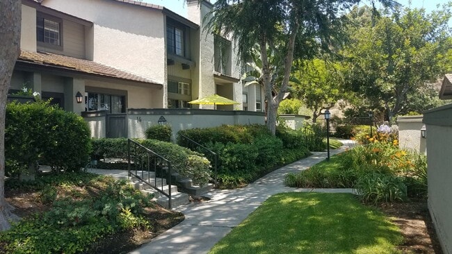 Foto del edificio - Highly Sought After Location in Turtle Roc...