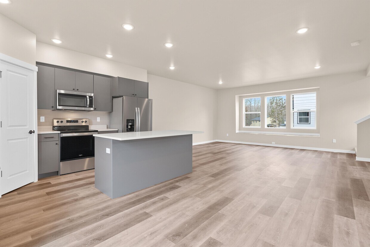 2858 Shore Pine Place Unit 101, Blaine, WA 98230 Room for Rent in