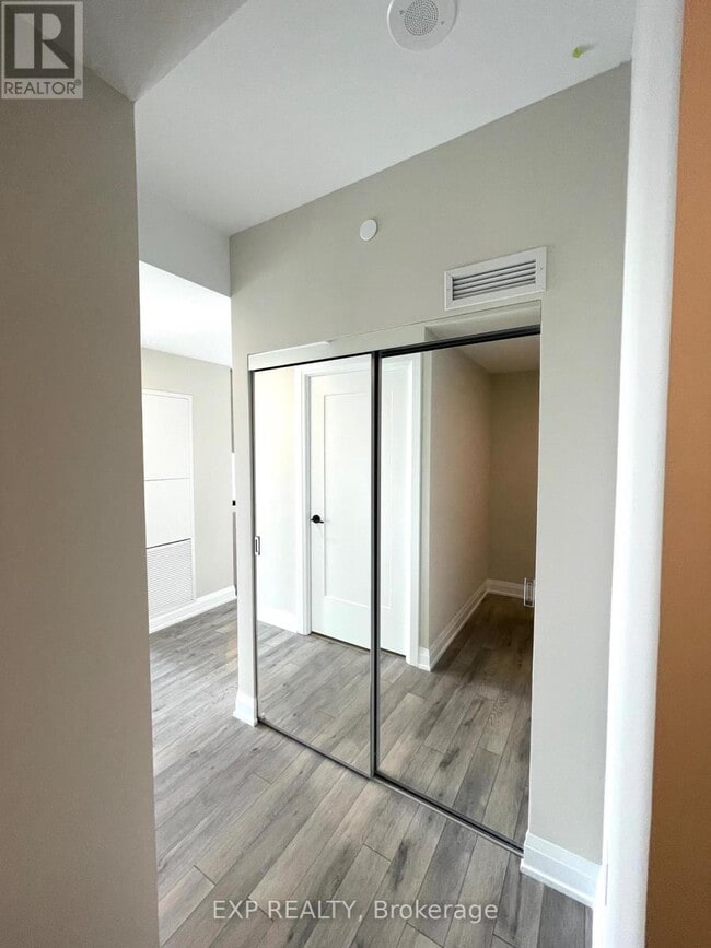 Building Photo - 15 Skyridge Dr