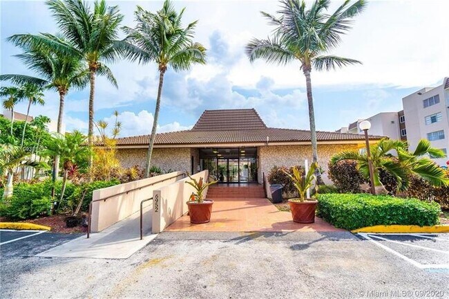 Foto del edificio - 6930 Miami Gardens Dr