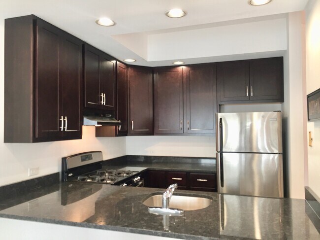 Foto del edificio - 2529 N Marshfield Ave