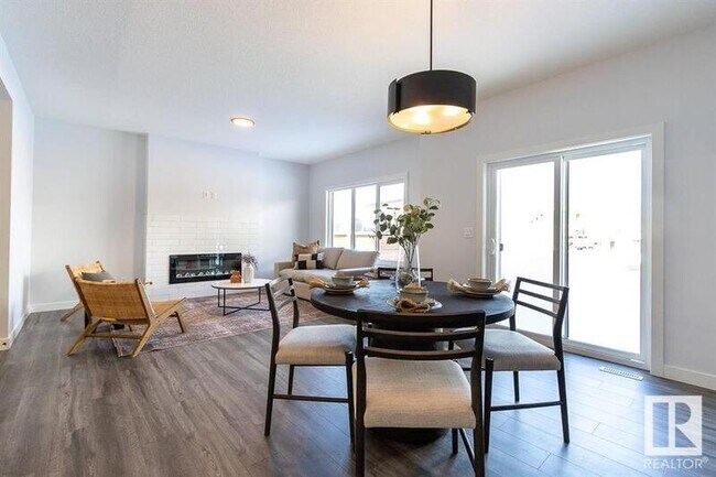 Photo du bâtiment - 32 Rosewood Wy