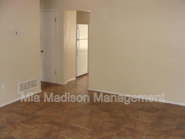 Building Photo - 1 Oak Forest Ln