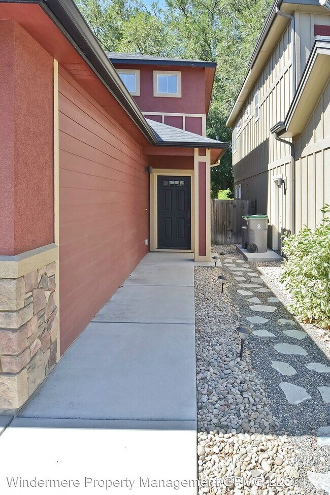 Building Photo - 3 br, 2.5 bath House - 2170 S. Myers Pl.