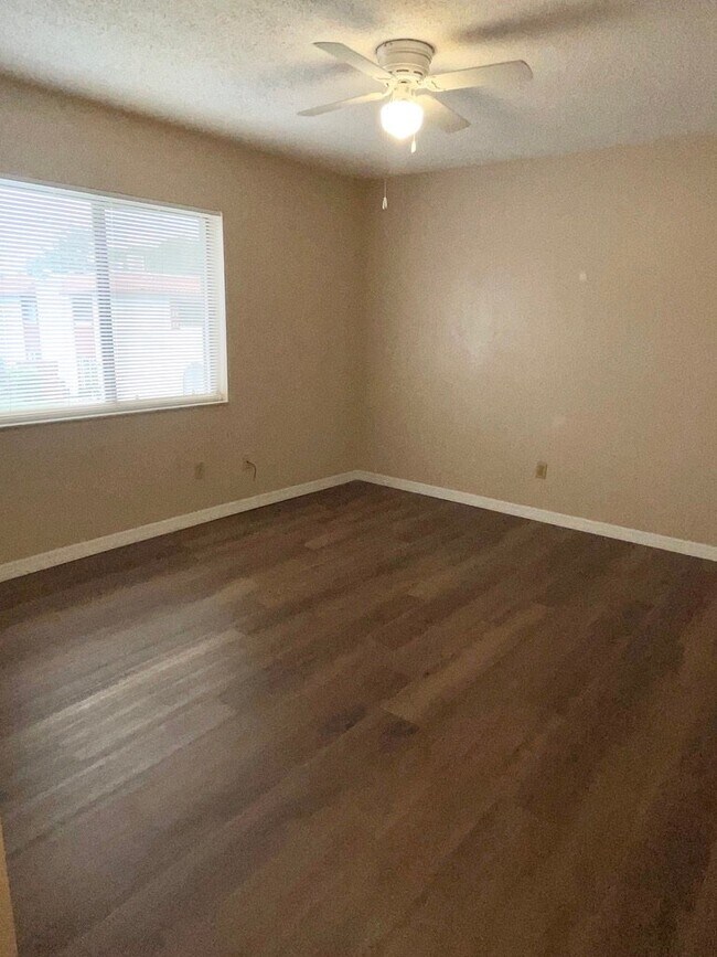 Foto del edificio - 2085 Oak Meadow Cir