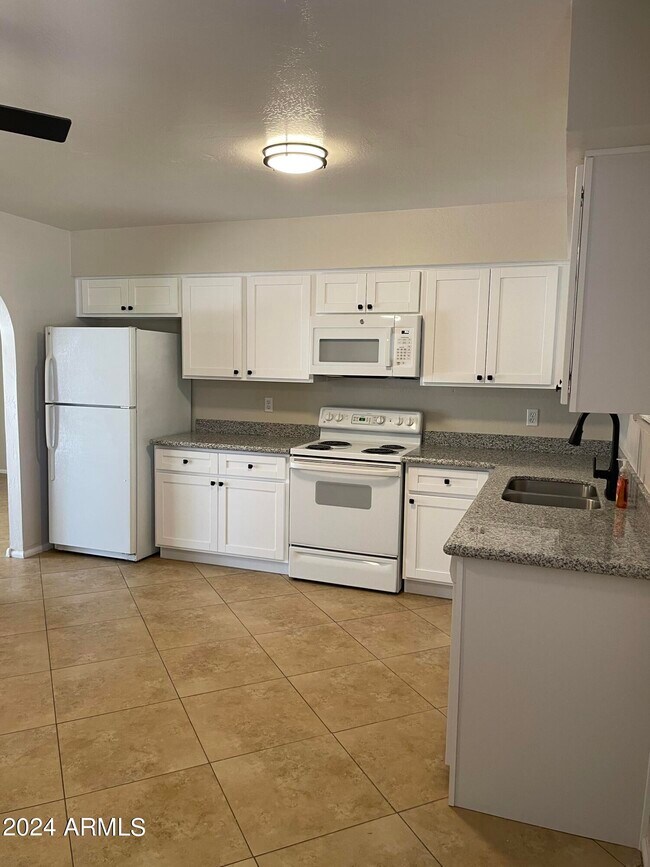 Building Photo - 801 W Villa Rita Dr