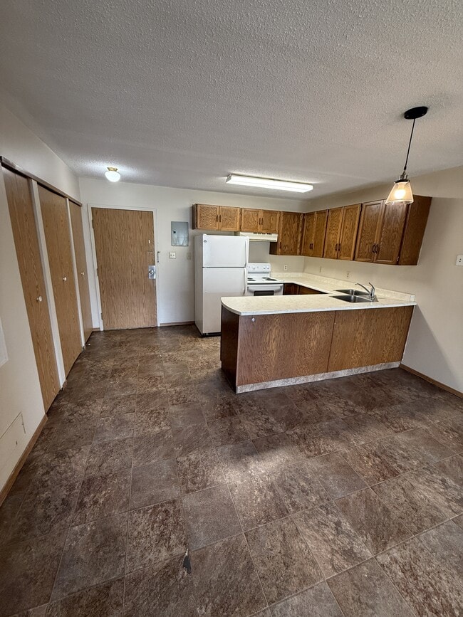 Building Photo - 5013 50 St