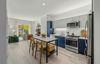 Building Photo - Maxwell