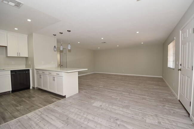 Foto del edificio - Spacious Modern 2Bed 2 Bath Condo At Rock ...