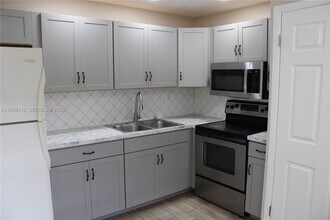 Building Photo - 2740 SW 46th St