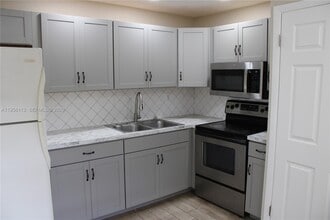 Building Photo - 2740 SW 46th St