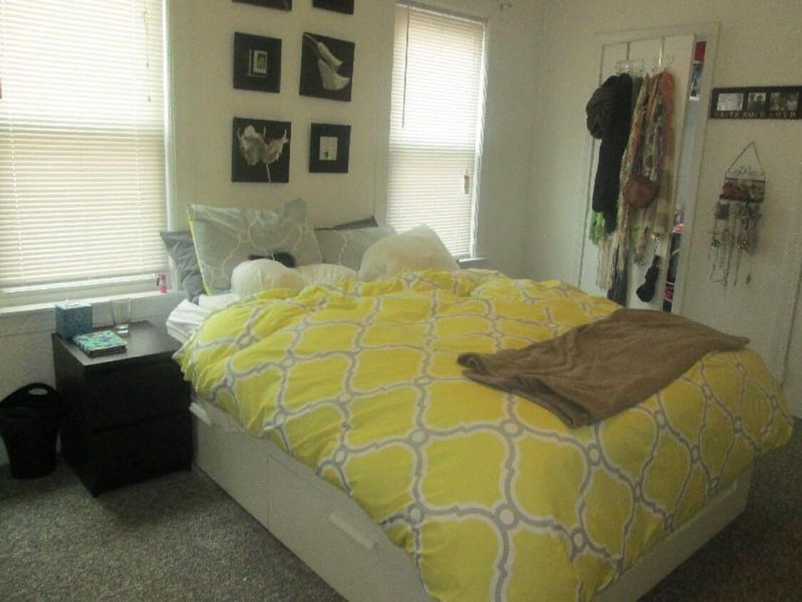 Building Photo - 3 bed/1 bath on Union St. available for a September 1st move-in