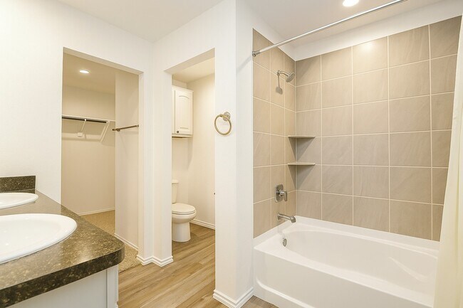 Foto del edificio - 5611 Simcrest Grove Dr