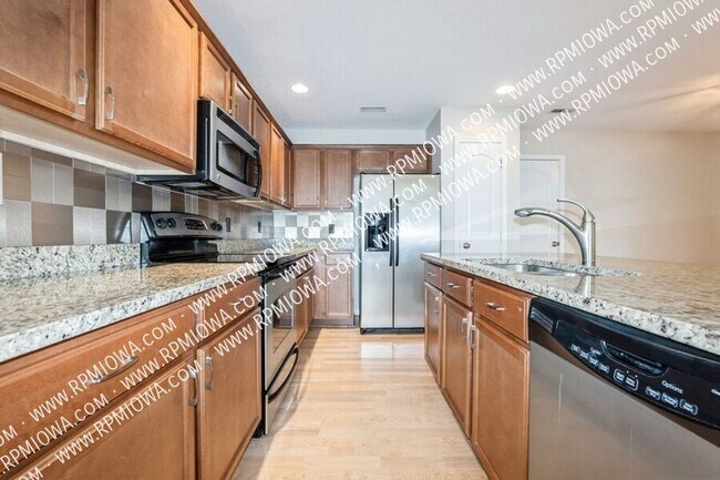 Building Photo - 9145 Greenspire Dr