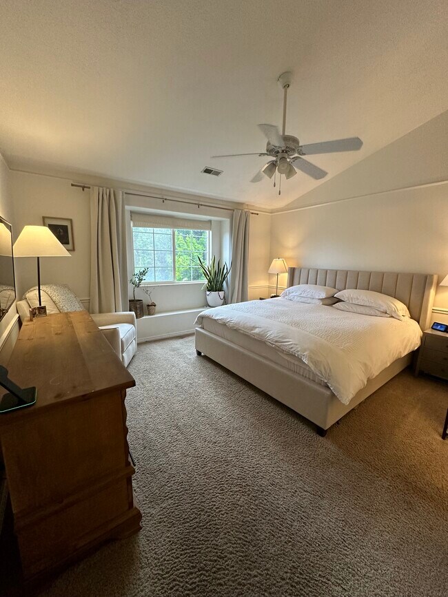 Foto del edificio - 1649 N Grandview Ln