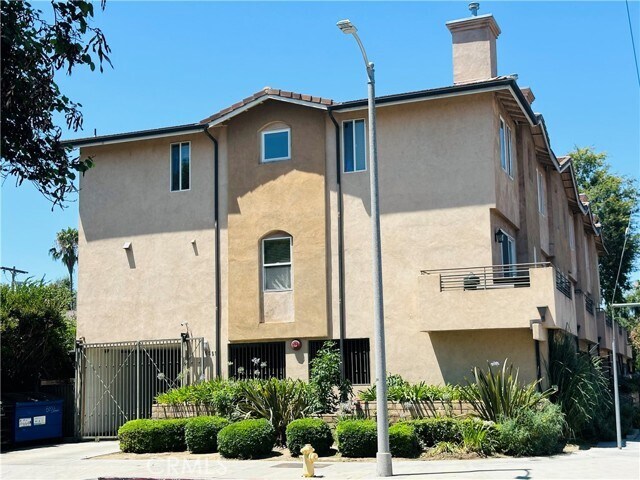 Foto del edificio - 5555 Carpenter Ave