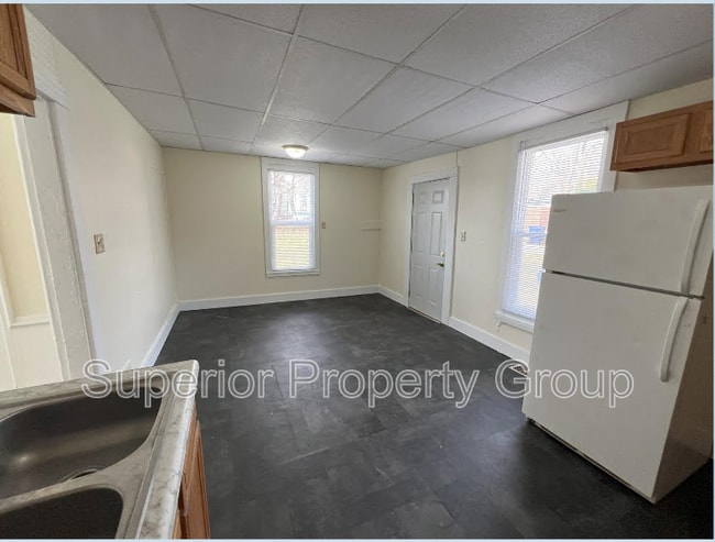 Building Photo - 416 S Locust St