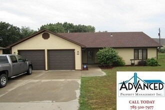 Building Photo - 320 Palomino Ln