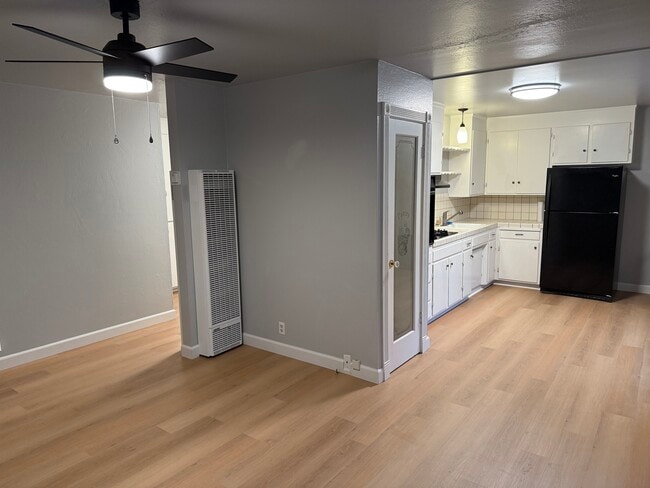 Building Photo - 1000 Figueroa St