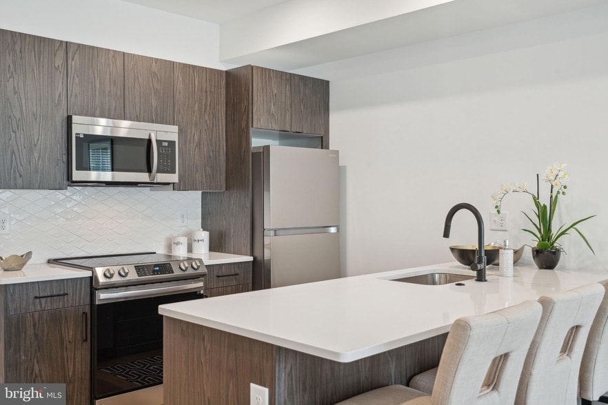 Photo - 1419 W Grange Avenue Unit 411