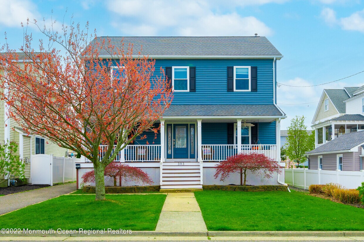 Primary Photo - 393 E Virginia Ave