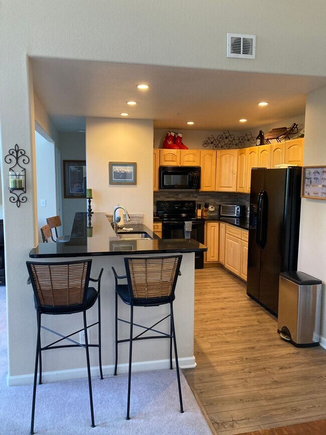 Building Photo - WINTER OR ANNUAL LEASE- 3/3 with loft, In ...