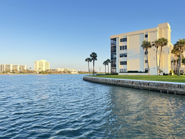 Foto del edificio - 100 Intracoastal Pl