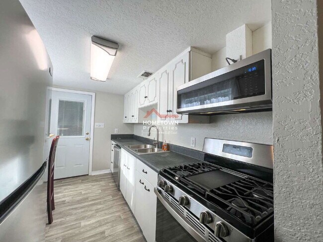Foto del edificio - 2265 Klinger St