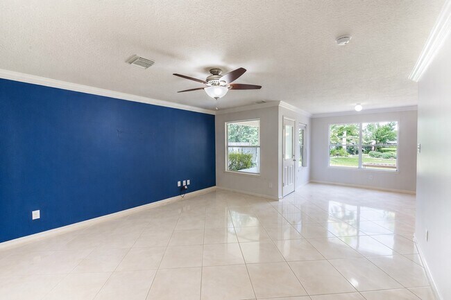 Building Photo - 6430 Binalong Dr