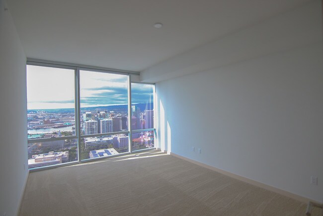 Building Photo - 555 S King St