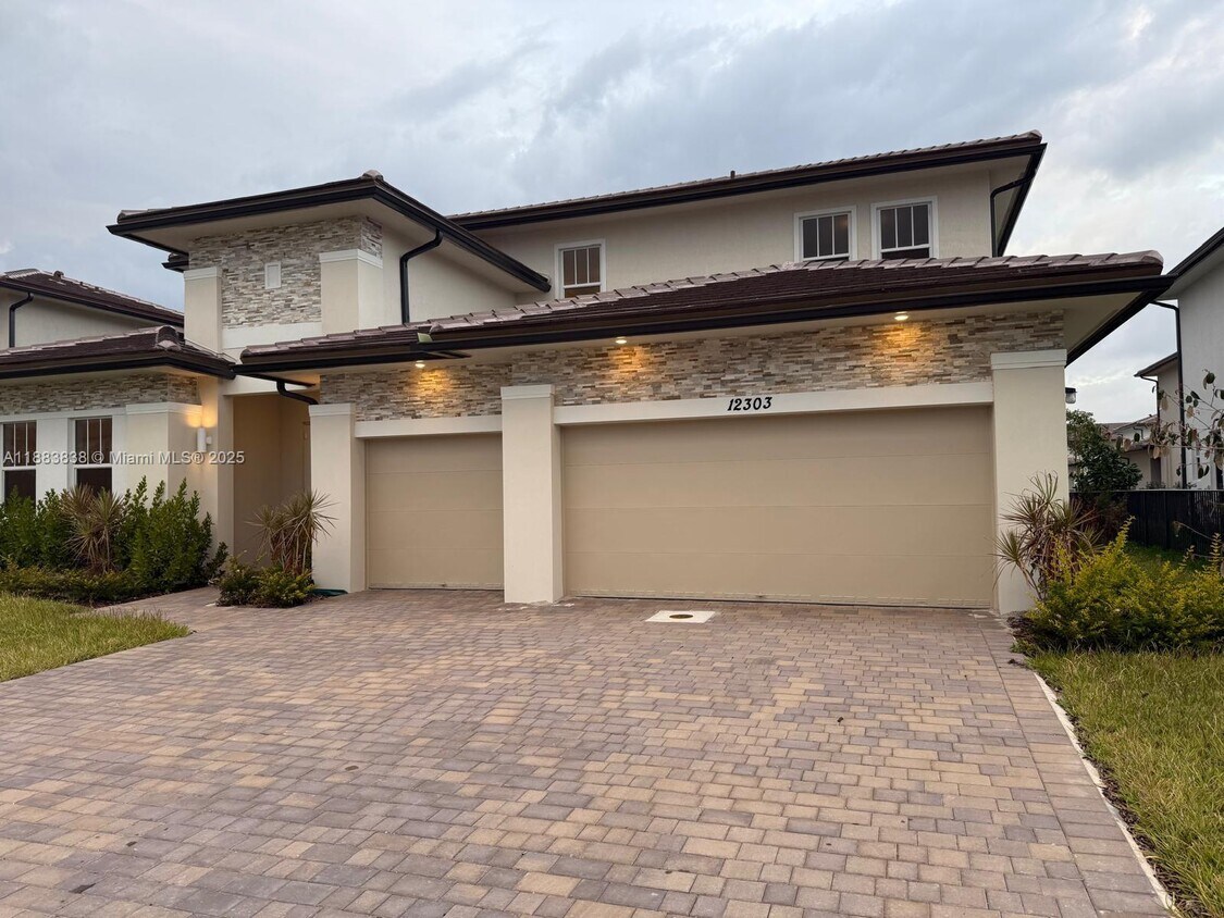 Foto principal - 12303 SW 44th St
