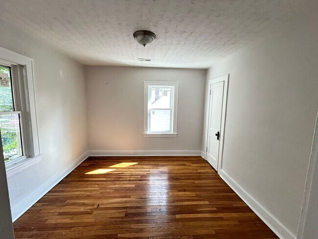 Foto del edificio - Charming & Spacious Single-Family Home – Pets Welcome!