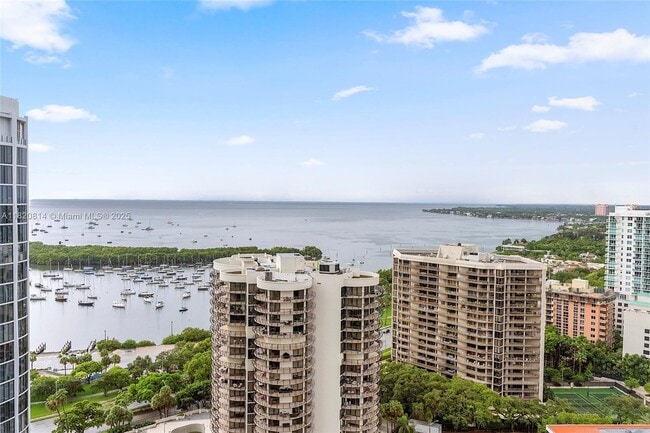 Building Photo - 2831 S Bayshore Dr
